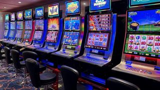 (P) Mituri și realități despre păcănele: c&acirc;t e noroc și c&acirc;t e strategie?