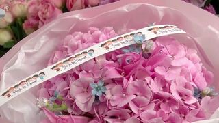 VIDEO &bdquo;Trebuie să fim atenți la rezistența florilor&rdquo;. Pregătiri pentru prima zi de școală