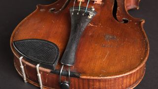Vioara ascunsă de Einstein &icirc;nainte de a fugi de naziști, scoasă la v&acirc;nzare. Ce preț are azi