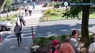 VIDEO Bărbat de 75 de ani, lovit grav pe o trecere de pietoni din Reșița de o șoferiță 