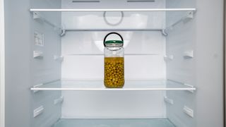 VIDEO Facturile ne golesc frigiderul. Tot mai mulți oameni sunt forțați să renunțe la carne