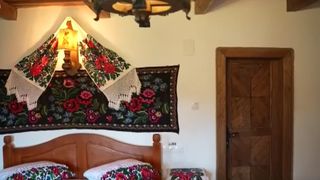 VIDEO Maramureș, ținutul unde tradiția aduce turiști. Peisajele spectaculoase și satele pitorești îi impresionează pe vizitatori