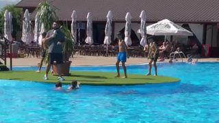 VIDEO Parcurile acvatice de la munte, o alternativă tot mai căutată de turiști în locul litoralului