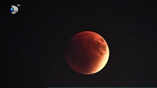 VIDEO Luna sângerie, fenomenul astral care a cucerit internetul