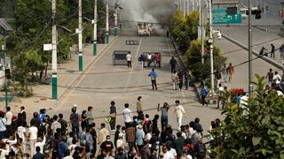 VIDEO Cel puțin 14 morți în protestele din Nepal. Generația Z se opune interzicerii rețelelor de socializare