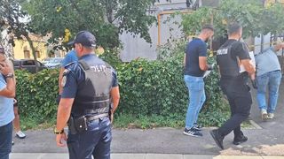 Mărturii cutremurătoare despre profesoara găsită fără suflare în apartament. Ce spun elevii despre femeia care și-ar fi ucis copilul înainte să-și ia viața: „Nu mi-aş fi imaginat vreodată aşa ceva”