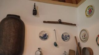 Interiorul unei case restaurate de familia Tupiță