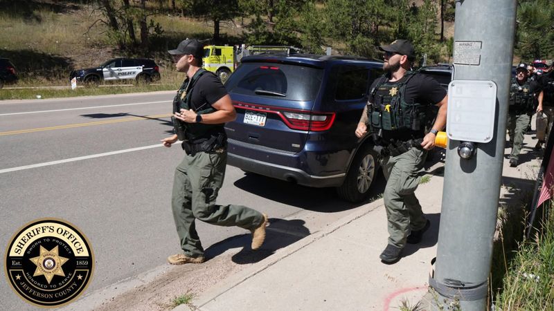 Atac armat la o școală din Colorado