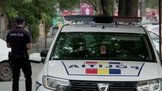 O cunoscută cântăreață de muzică populară, prinsă la furat într-un magazin din Târgu Jiu împreună cu soțul ei. Au fost surprinși de camerele de supraveghere chiar în timpul faptei