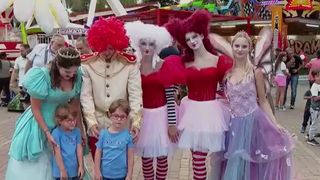 VIDEO Magie în lumea copiilor. Vedetele și micuții, împreună la aniversarea de 10 ani a parcului de distracții din Capitală