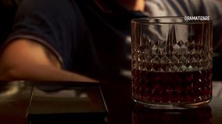 VIDEO Tinerii din România devin consumatori tot mai mari de alcool. Dependența crește de la un an la altul