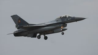 VIDEO Dronă rusească pe teritoriul Rom&acirc;niei, două aeronave F16 ridicate pentru monitorizarea situației la graniță. Reacția ministrului Apărării: "Avioanele au văzut drona, au fost foarte aproape să o dea jos"