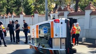 Accident în fața Palatului Cotroceni! O ambulanță s-a răsturnat în timpul unei misiuni și a fost la un pas să intre în gardul Administrației Prezidențiale