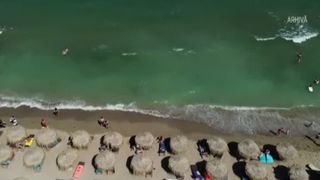 Plajele private vor avea zone gratuite pentru turiști