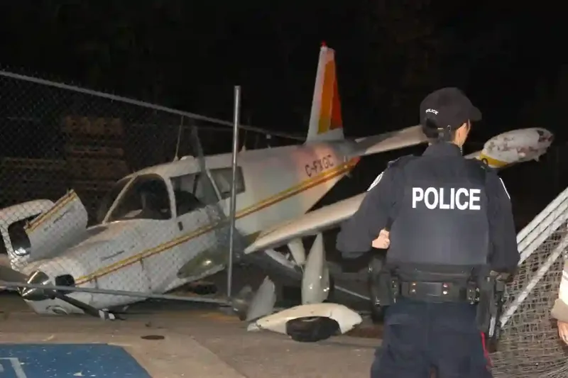 Avion prăbușit lângă terenul de sport al unui liceu
