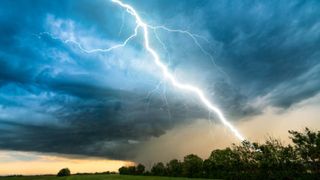 VIDEO Vara din septembrie ia o pauză: Furtuna Zack aduce ploi, vijelii și temperaturi &icirc;n scădere &icirc;n Rom&acirc;nia