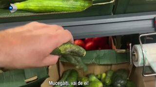 VIDEO Supermarketurile din Rom&acirc;nia: Clienții se pl&acirc;ng de produse alterate și prețuri neschimbate