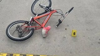 Un tânăr de 19 ani a lovit mortal cu mașina un copil de 6 ani care se plimba cu bicicleta