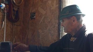 Badea Avram, pustnic &icirc;n satul nimănui