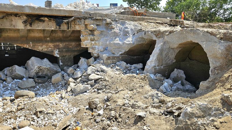 Elemente de construcție anterioară, descoperite la Planșeul Unirii