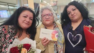 „Mama v-a căutat mereu” Drama sfâșietoare a unei familii distruse! O mamă și-a regăsit gemenele furate în urmă cu 45 de ani