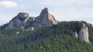 Un ținut de vis: Pietrele Doamnei din Munții Rarău ascund o legendă misterioasă. Acolo este îngropată averea domnitorului