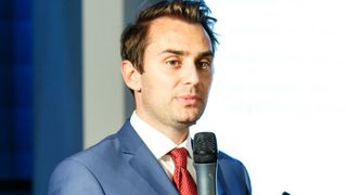 Scandal în Guvern! Șeful cancelariei lui Bolojan, acuzat că a făcut presiuni asupra angajaților care au protestat