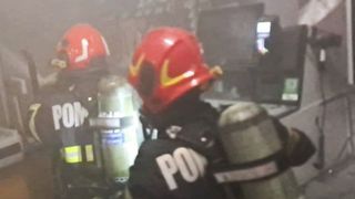 S-a dat alarma la un magazin din Oradea! Pompierii au intervenit de urgență, un client a avut nevoie de îngrijiri medicale