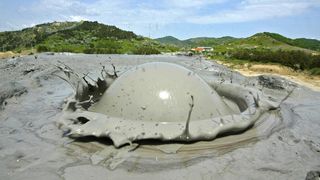 Obiectiv turistic de neratat în județul Buzău: Este o atracție geologică unică, cu un peisaj ”extraterestru”