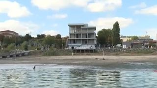 VIDEO Nivelul apei din lacul Techirghiol a scăzut vizibil. Specialiștii explică fenomenul