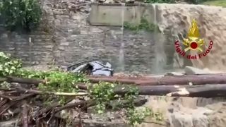 VIDEO Alertă meteo în Italia! O turistă e dată dispărută