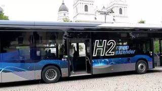 VIDEO &bdquo;Este dotat cu mai multe sisteme de siguranță&rdquo;. Autobuzul cu hidrogen, testat la Iași