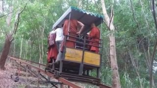 Șapte călugări au murit pe loc, printre ei și un român