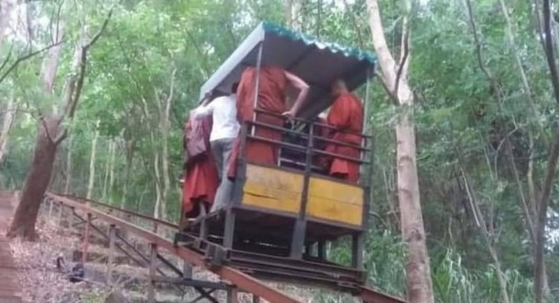 Șapte călugări au murit pe loc, printre ei și un român