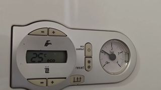 VIDEO Cum variază prețul gigacaloriei. Iarna lui 2025 aduce majorări semnificative 