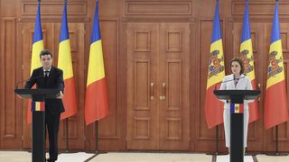 Nicuşor Dan: E o zi decisivă pentru Republica Moldova. Şi &icirc;i &icirc;ndemn pe toţi basarabenii din Rom&acirc;nia să meargă la vot. E chiar foarte, foarte important