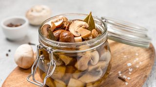 Așa faci cele mai bune ghebe murate în oțet. Ingredientul secret care dă un gust deosebit