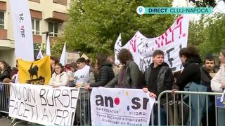 VIDEO „Nu din burse faceți averi”. Studenții au ieșit în stradă