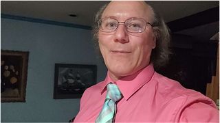 A fost arestat pe loc după ce a recunoscut într-un show TV că și-a ucis părinții și i-a îngropat în curtea casei