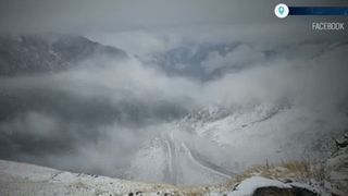 VIDEO Rom&acirc;nia, lovită de ninsori timpurii &icirc;n plină toamnă