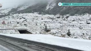 VIDEO Iarna a pus stăpânire pe munți. Vremea afectează circulația pe Transfăgărașan și Transalpina