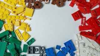 (P) Top 5 activități pentru a stimula creativitatea copilului tău cu ajutorul LEGO