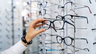 VIDEO Primăria Capitalei oferă vouchere de 500 de lei pentru ochelari copiilor cu probleme de vedere