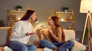 VIDEO Cum gestionați furia adolescenților. Sfaturile doctorului Cristian Andrei