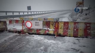 VIDEO Iarnă grea în zonele montane! Transalpina, închisă parțial din cauza vremii