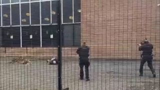 VIDEO Atac lângă o sinagogă din Manchester. Mai multe persoane au fost rănite, cel puțin două au murit. Suspectul a fost împușcat