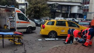 Un bărbat de 93 de ani a lovit cu mașina două femei aflate pe trotuar, &icirc;n Suceava