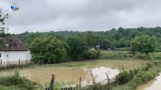 VIDEO Cod roșu de inundații &icirc;n două județe din Rom&acirc;nia! Autoritățile sunt &icirc;n alertă maximă