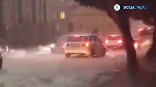 VIDEO Mamă a trei copii, dispărută &icirc;n inundațiile din Sicilia