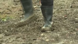 VIDEO Ploile fac prăpăd în Craiova și Galați: străzi îngropate în noroi și asfalt surpat după furtuni